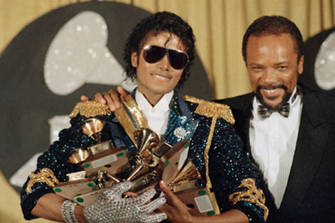 MICHAEL Jackson 麥可傑克森 Grammys 格萊美 得獎 戰慄專輯 《顫慄》是美國歌手麥可·傑克森發行的第六張錄音室專輯，在1982年11月30日由史詩唱片發行。 才經過一年，它就成為全球銷量最高的專輯，至今依然保持。其全球銷量在2012年達6500萬張，美國國內銷量為2500萬張左右